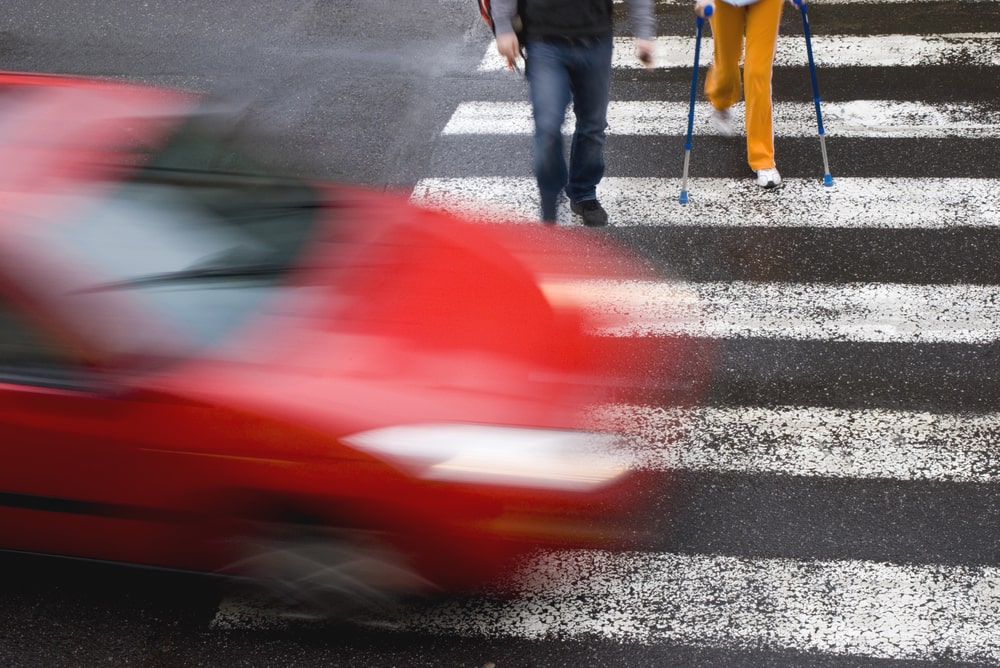 Accidente de auto vs peatón: ¿Cómo funciona la cobertura de seguro en California?